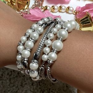 Women Pearl Bracelet one size new